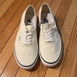 *NEVER WORN-STILL IN BOX* VANS AUTHENTIC 44 D MENS 12
